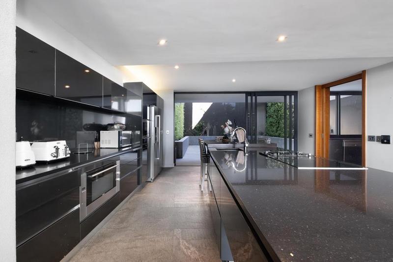 7 Bedroom Property for Sale in Bantry Bay Western Cape